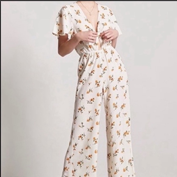 ❌SOLD❌NWOT Forever 21 White Floral Jumpsuit - Picture 5 of 5